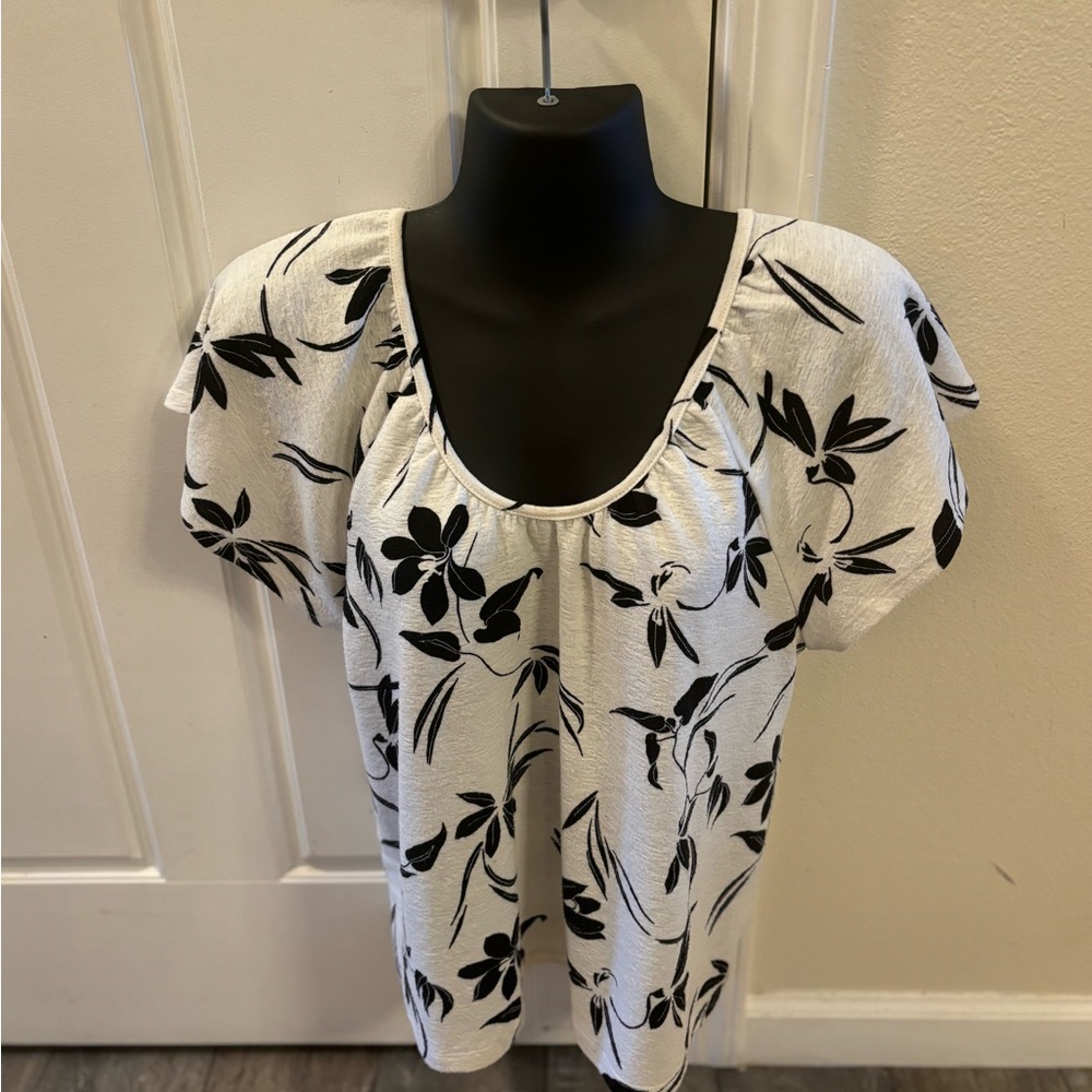 Banana Republic White and Black Blouse